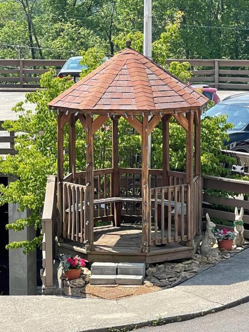 Relaxing Mountain Condo In Gatlinburg With City View ! エクステリア 写真
