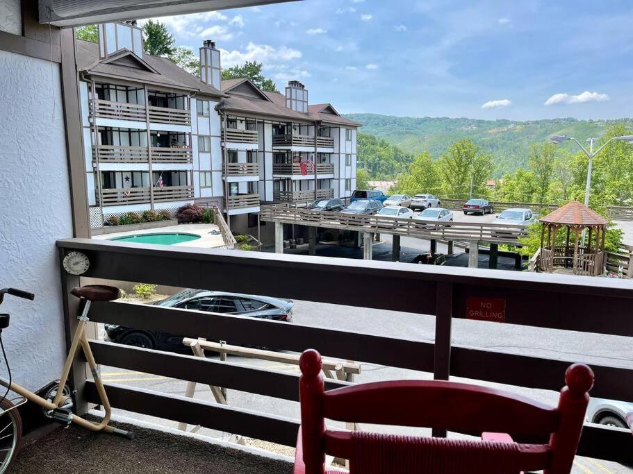 Relaxing Mountain Condo In Gatlinburg With City View ! エクステリア 写真